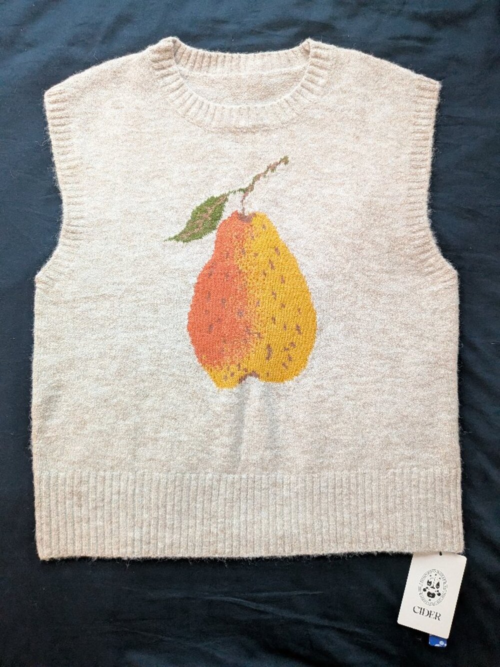 CIDER Pear Graphic Sweater Vest Women’s M Oatmeal NWT